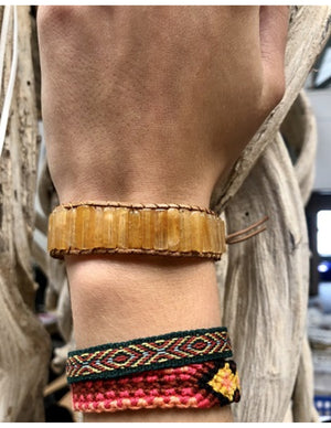 Calciet geel leren armband gipsy-style