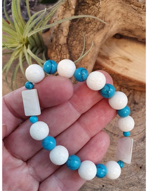 Edelsteen armband Howliet blauw / Parelmoer / Schuimkoraal wit (imitatie)