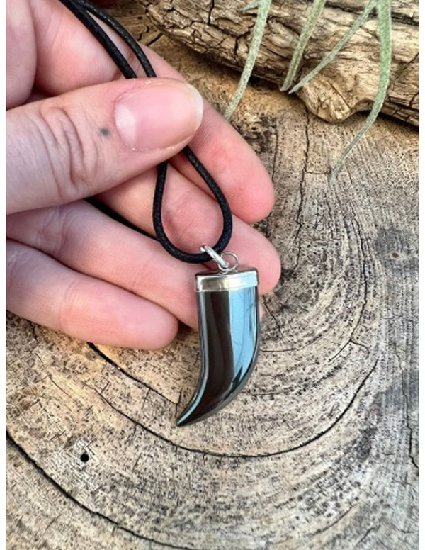 Hematiet hanger tand aan koord