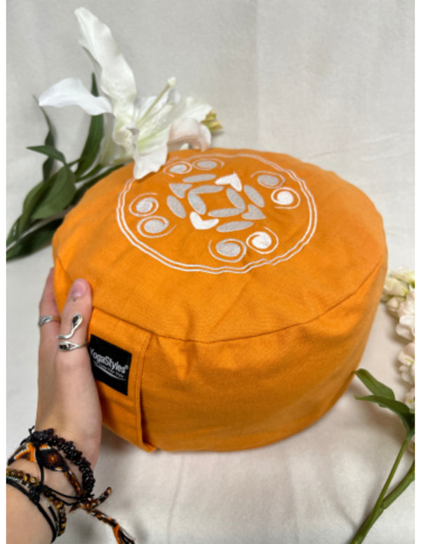 YogaStyles meditatiekussen - rond design oranje - met bolletjes
