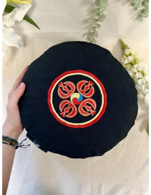 YogaStyles meditatiekussen Symbolic - dubbele vajra - zwart & rood