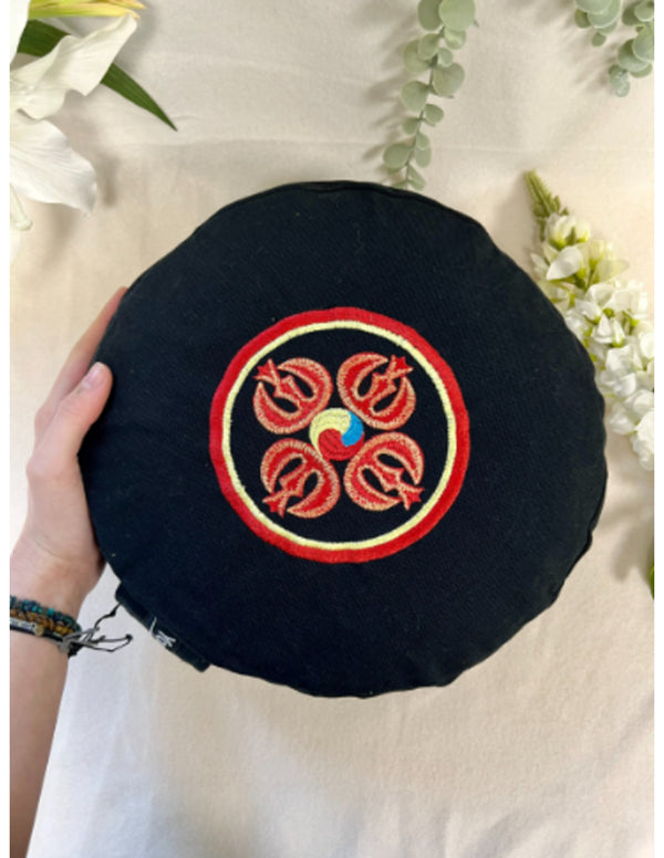 YogaStyles meditatiekussen Symbolic - dubbele vajra - zwart & rood